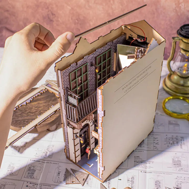 221B Baker Street Book Nook Kit