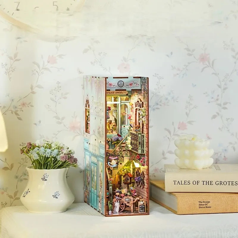 Flower Shop book nook kit – detail view 6