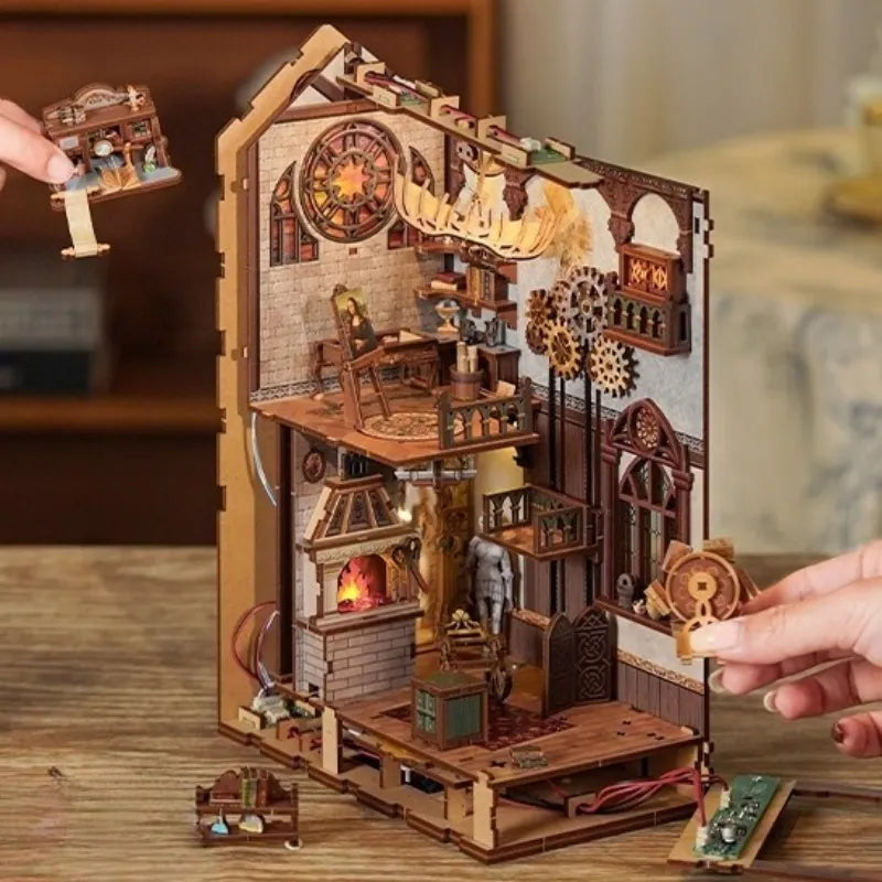 Leonardo Da Vinci book nook kit β detail view 4