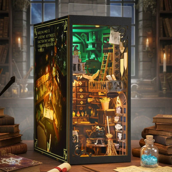 Master's Magic House Book Nook Kit