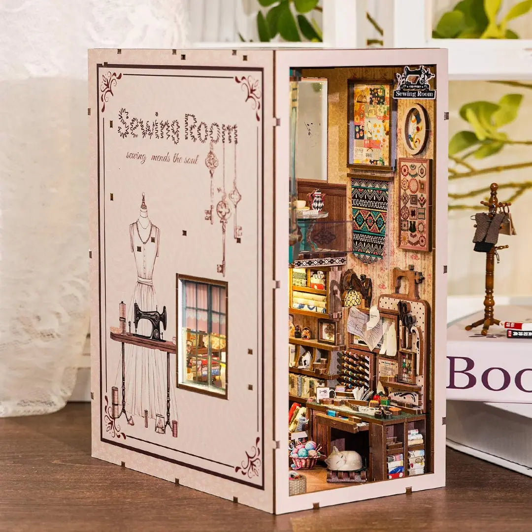 Sewing Room book nook kit – detail view 6