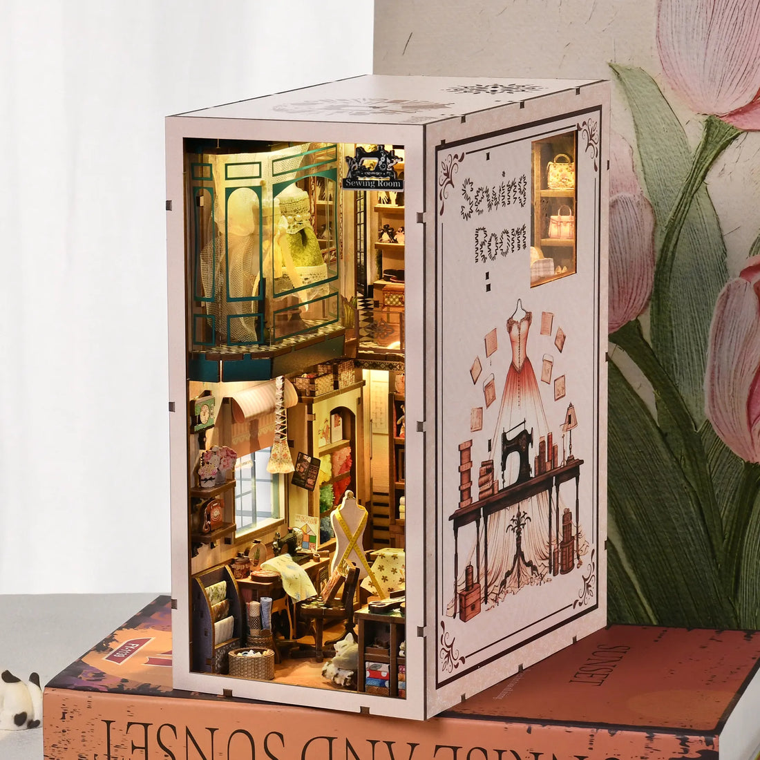 Sewing Room book nook kit – detail view 3