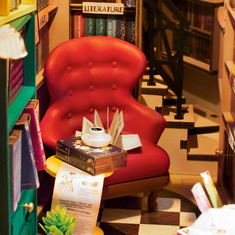Shakespeare book nook kit – detail view 2
