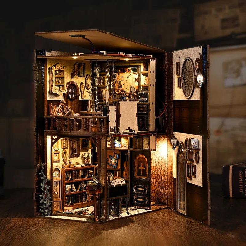 The Case of the Hidden Box book nook kit – detail view 7