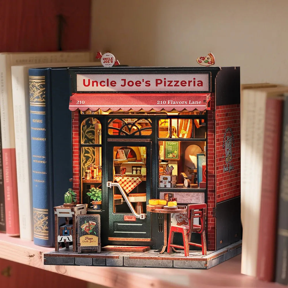 Uncle Joe's Pizzeria miniature house kit – detail view 6