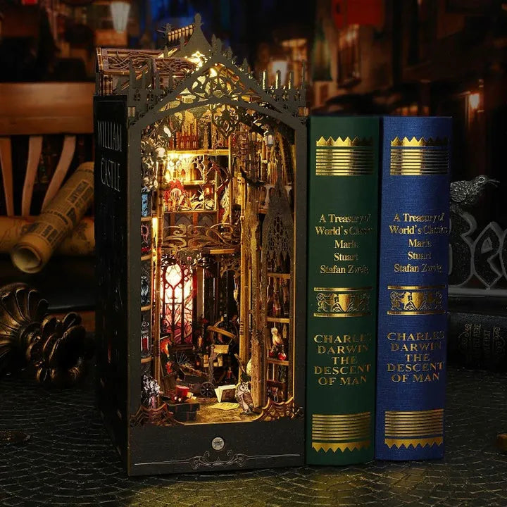 William Castle Book Nook Kit